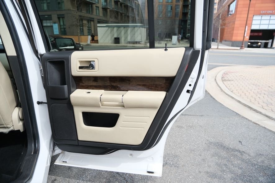 Vehicle image 26 of 45