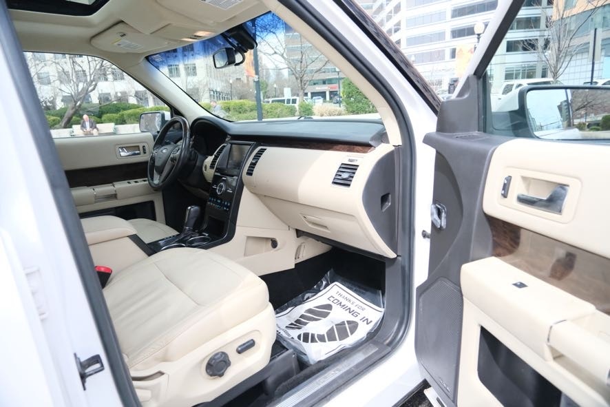 Vehicle image 34 of 45