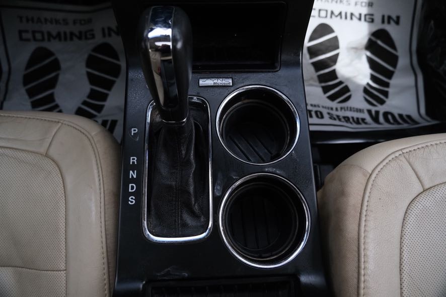 Vehicle image 32 of 45