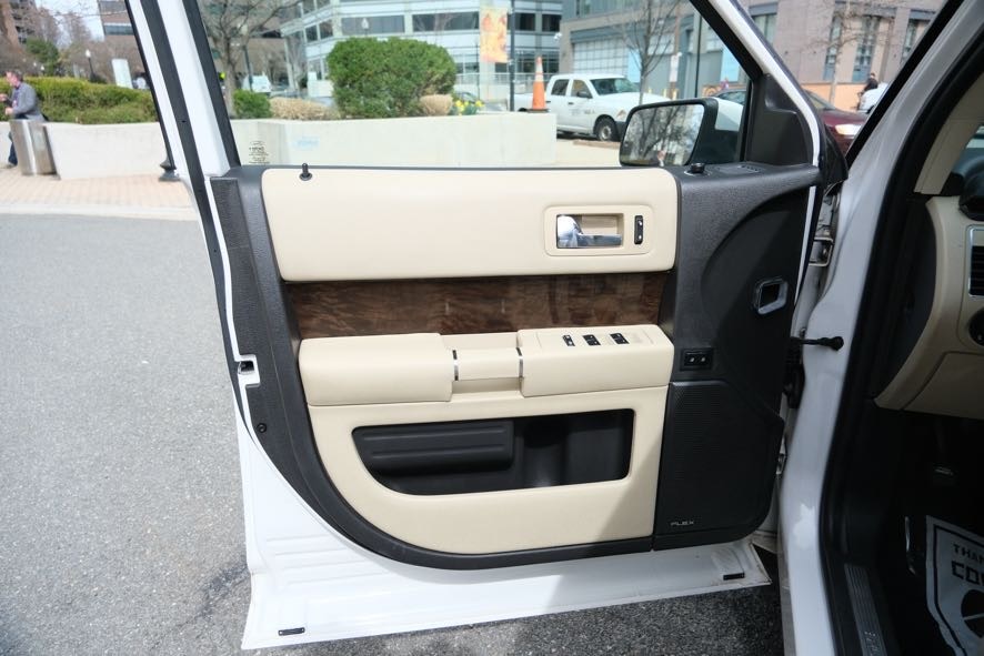 Vehicle image 17 of 45