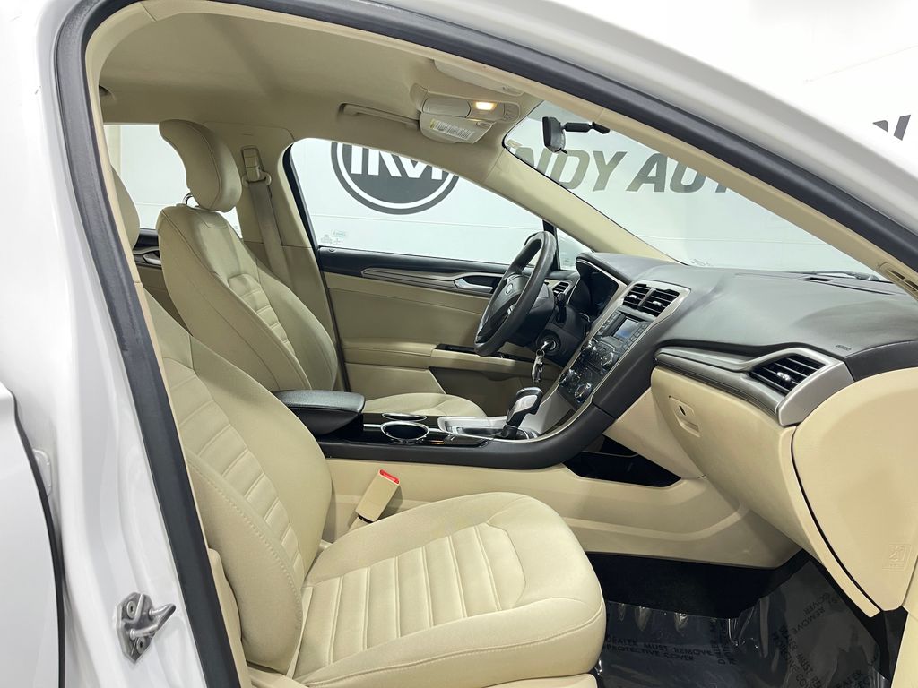 2013 Ford Fusion SE Image 17 of 37