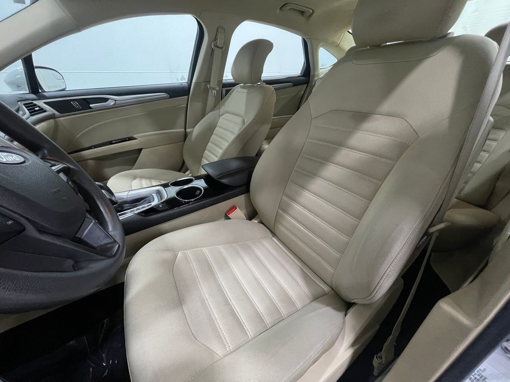 2013 Ford Fusion SE Image 15 of 37