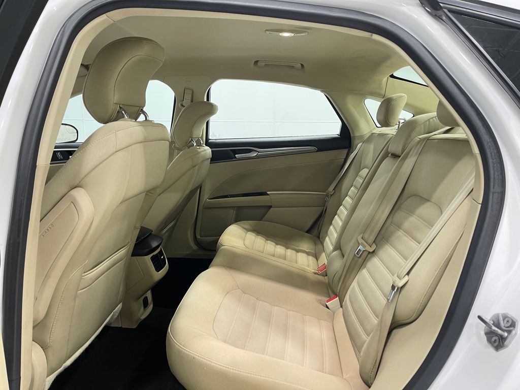 2013 Ford Fusion SE Image 18 of 37