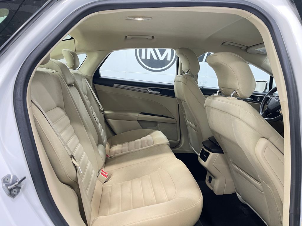 2013 Ford Fusion SE Image 16 of 37