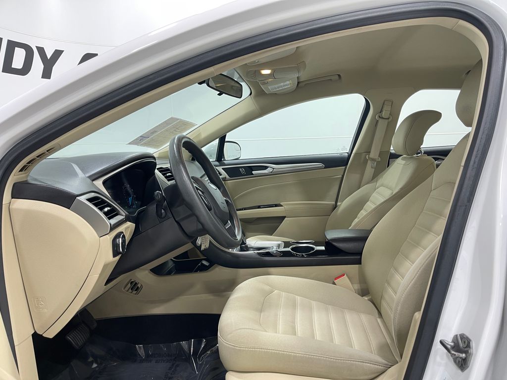 2013 Ford Fusion SE Image 19 of 37