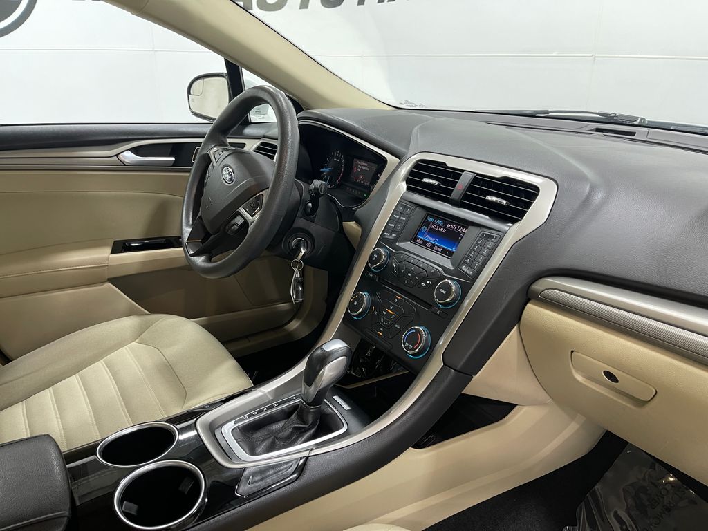 2013 Ford Fusion SE Image 22 of 37