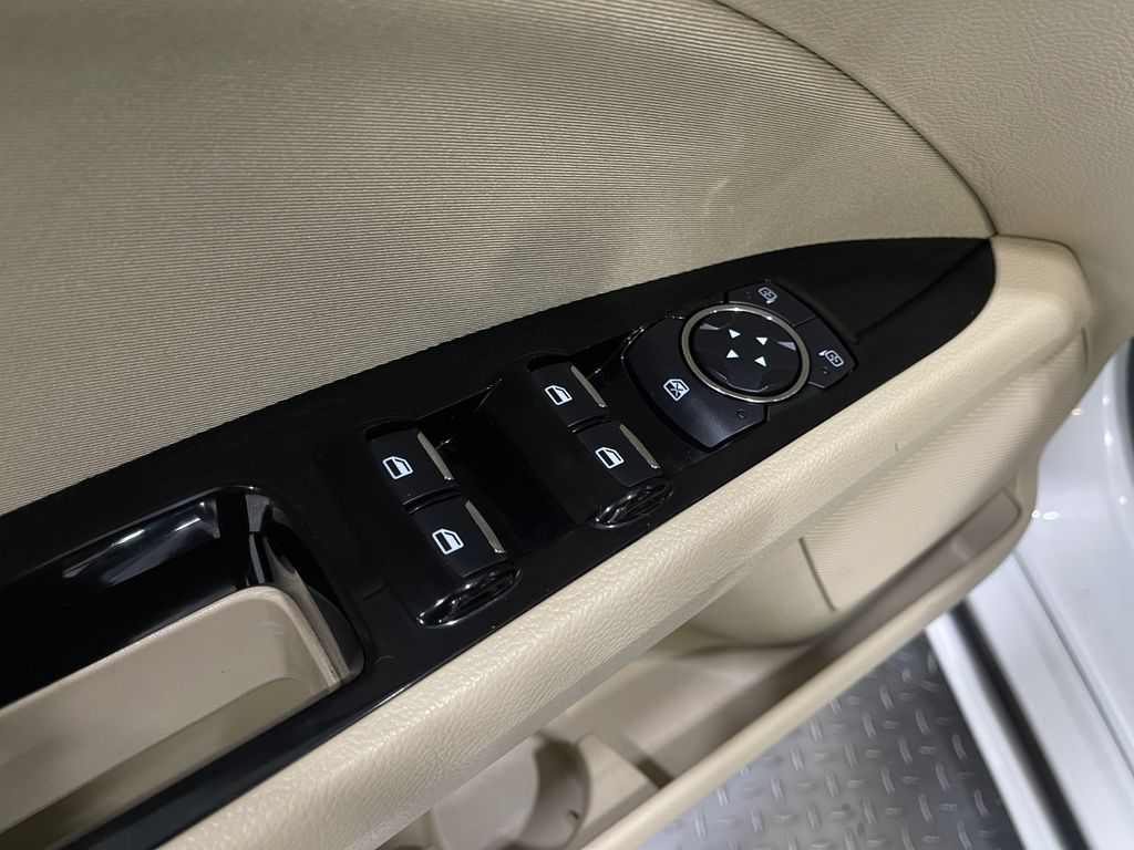 2013 Ford Fusion SE Image 29 of 37