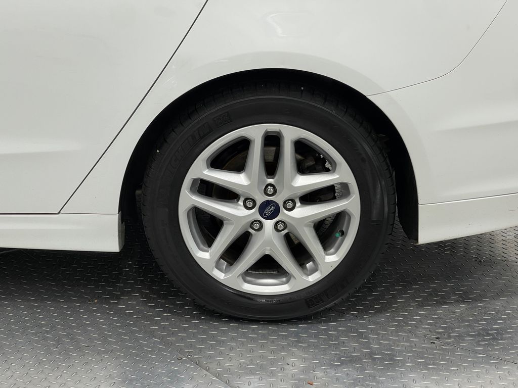 2013 Ford Fusion SE Image 12 of 37