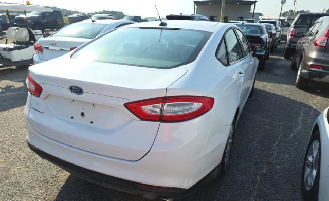 2013 Ford Fusion S Image 3 of 6