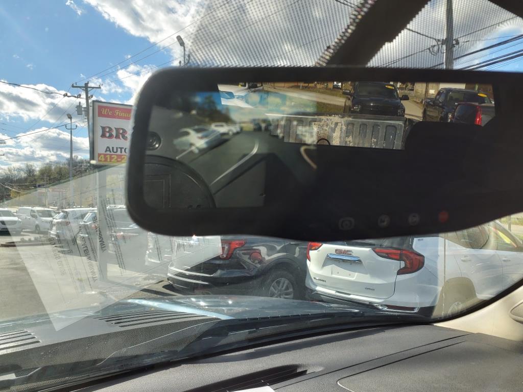 Vehicle image 9 of 15