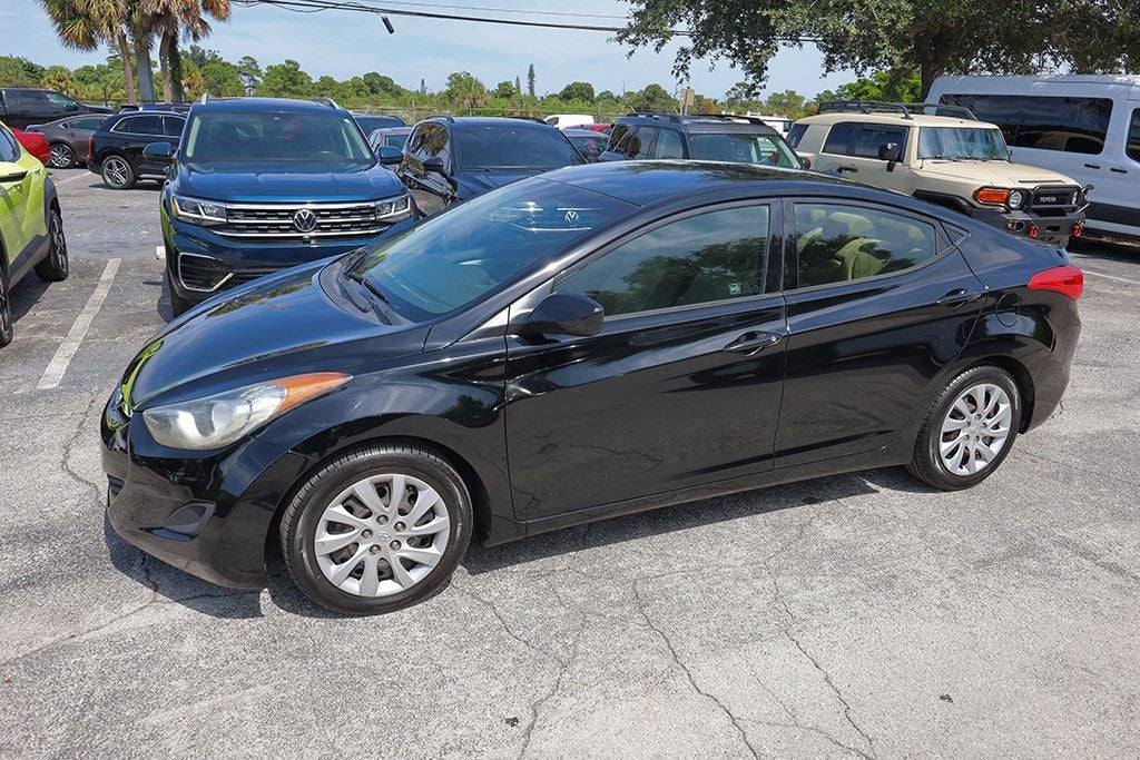 2013 Hyundai Elantra GLS Image 2 of 28