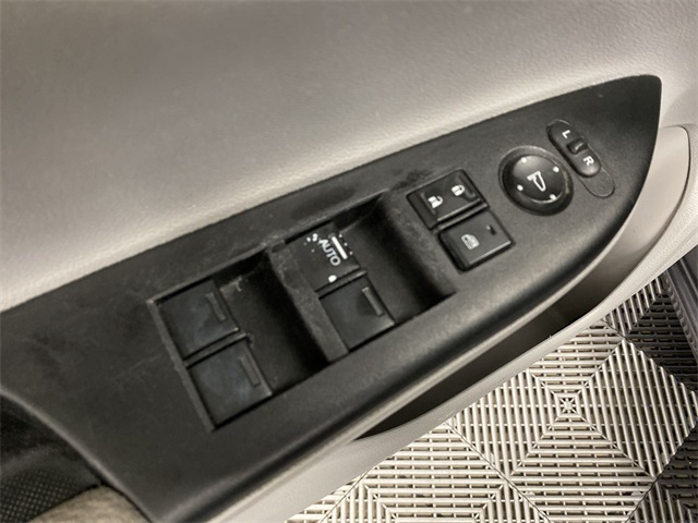 Vehicle image 12 of 25