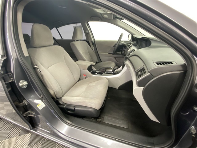 Vehicle image 21 of 25