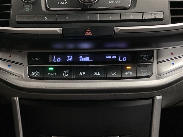 Vehicle image 17 of 25
