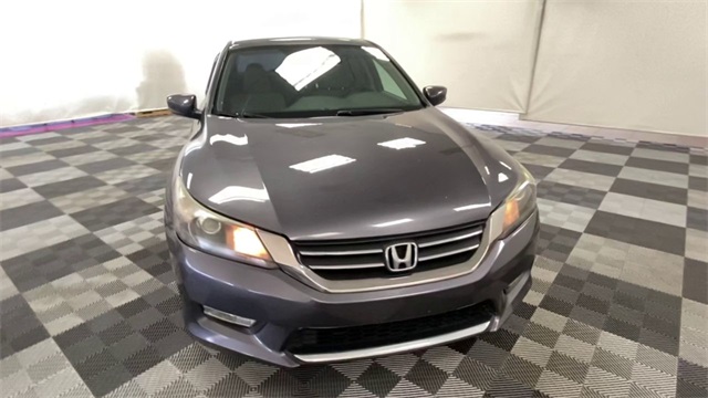 Vehicle image 4 of 25