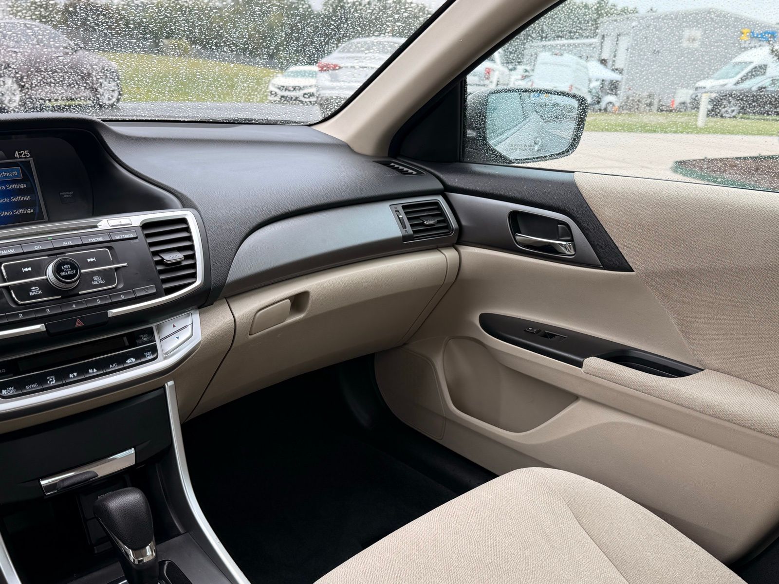 2013 Honda Accord LX Image 21 of 32