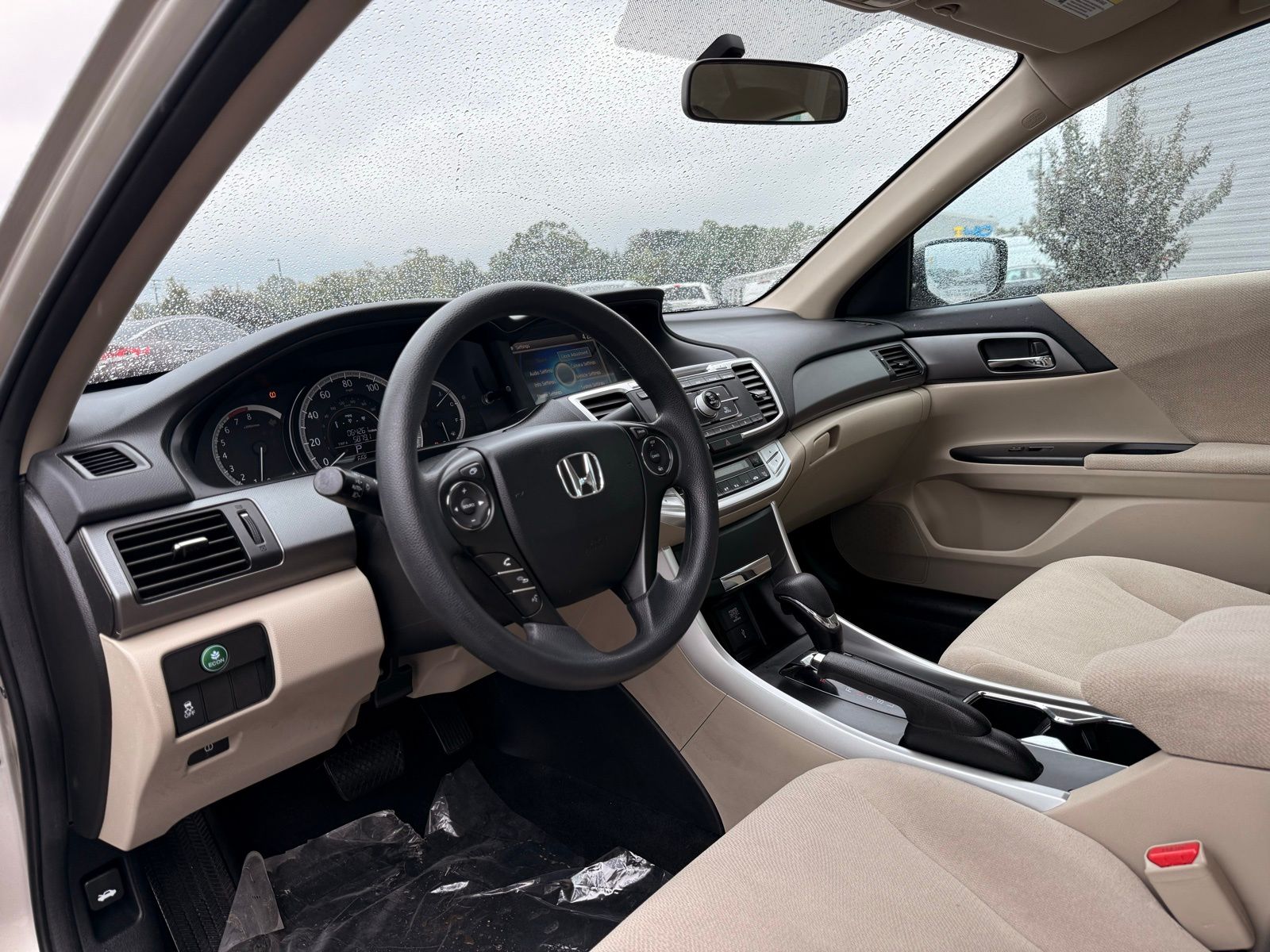 2013 Honda Accord LX Image 18 of 32