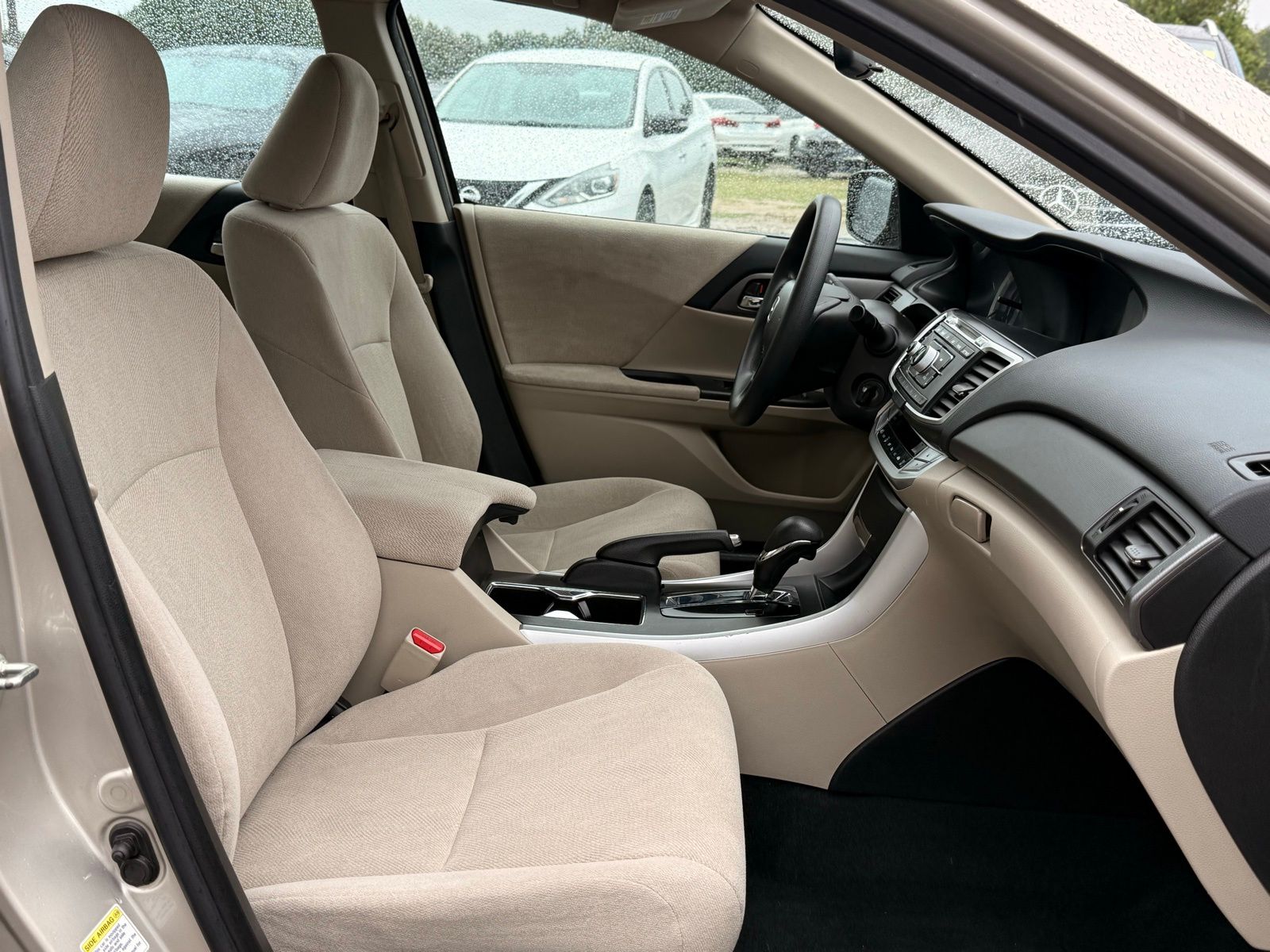 2013 Honda Accord LX Image 15 of 32