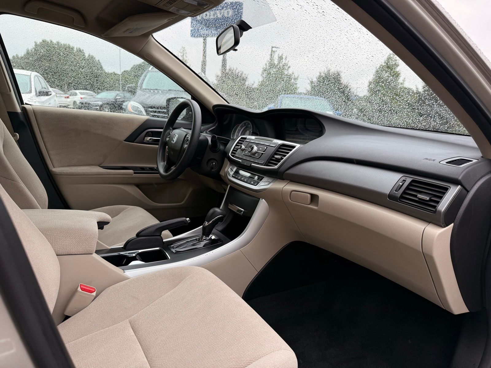 2013 Honda Accord LX Image 19 of 32