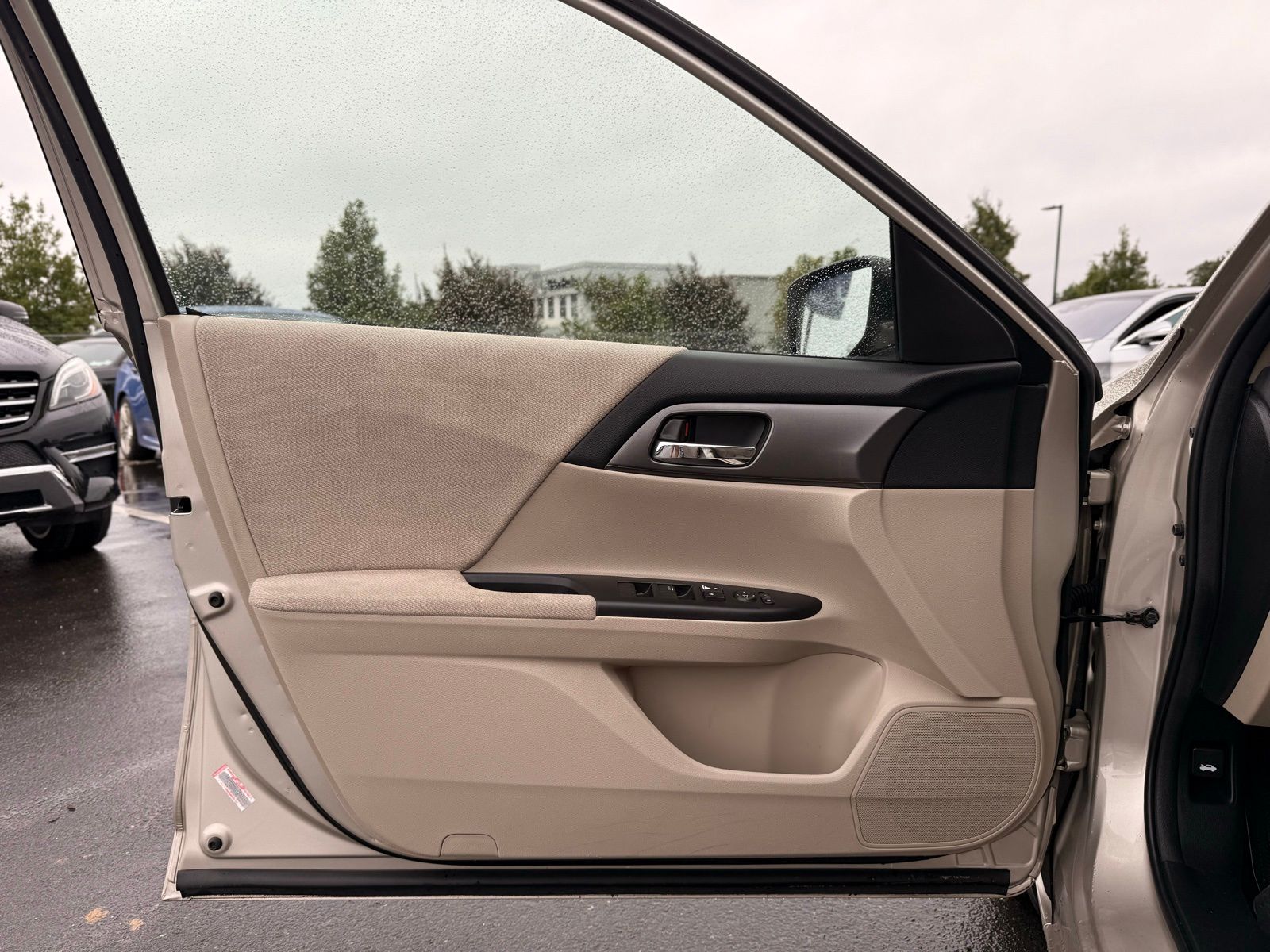 2013 Honda Accord LX Image 29 of 32