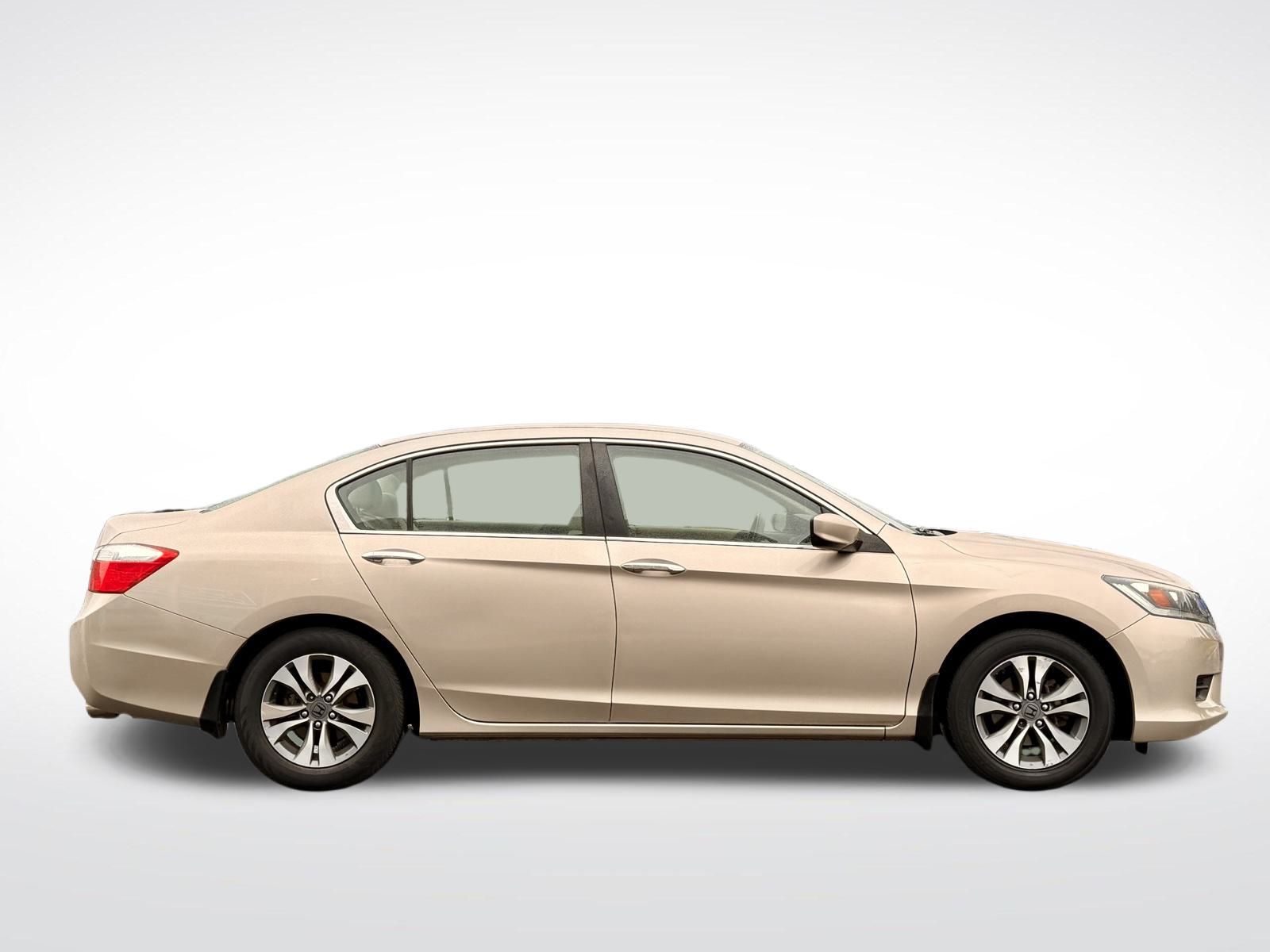 2013 Honda Accord LX Image 5 of 32