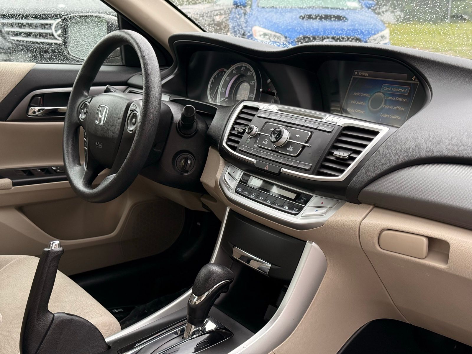 2013 Honda Accord LX Image 17 of 32