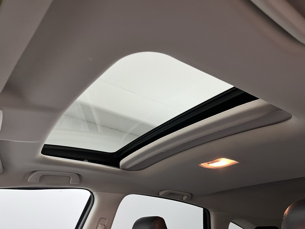 Vehicle image 23 of 34