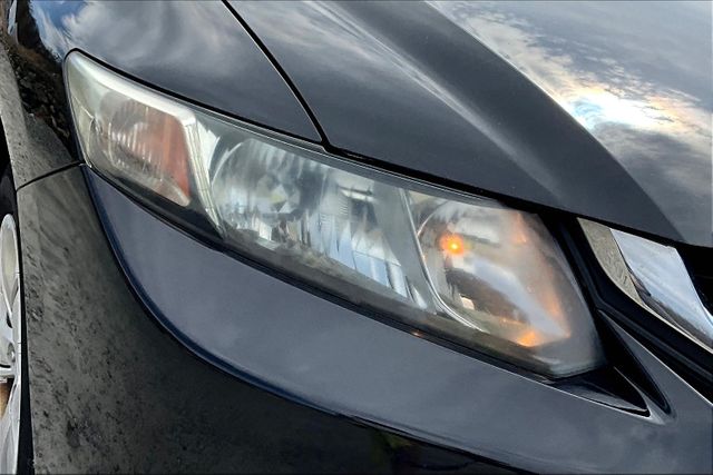 Vehicle image 15 of 17
