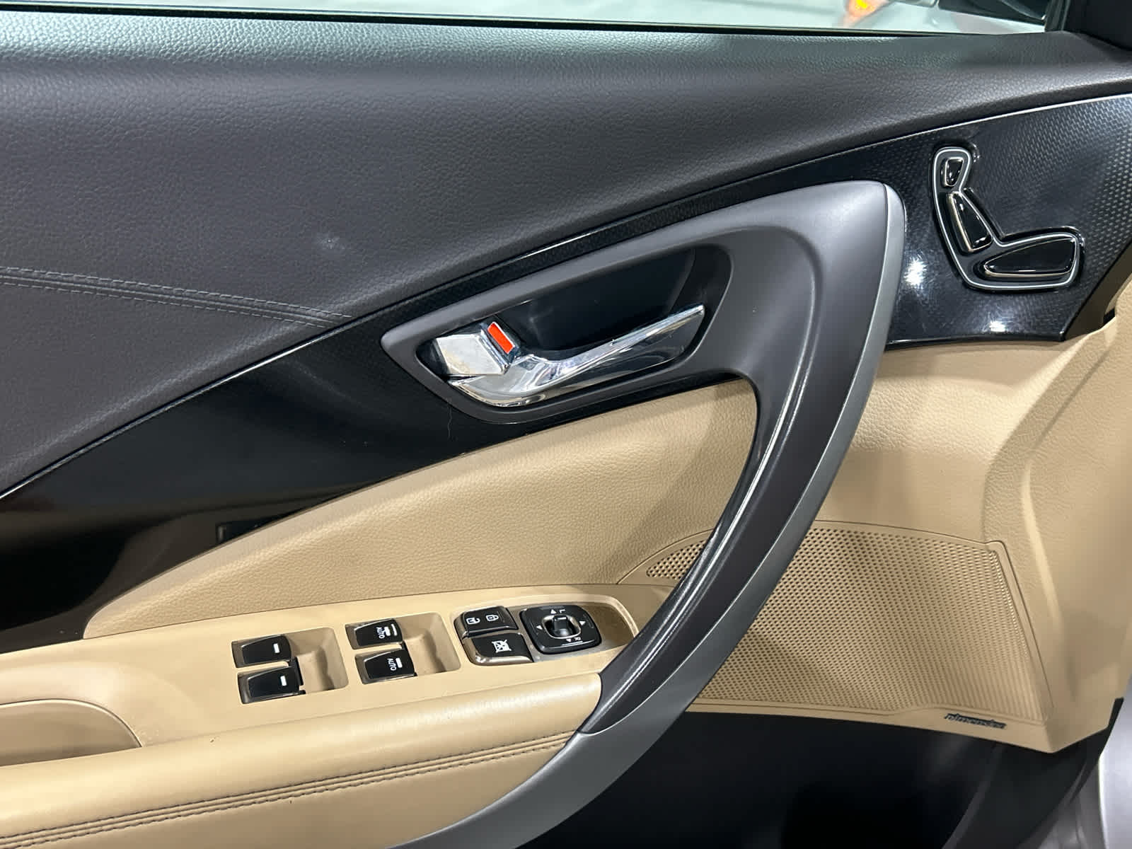 Vehicle image 38 of 46