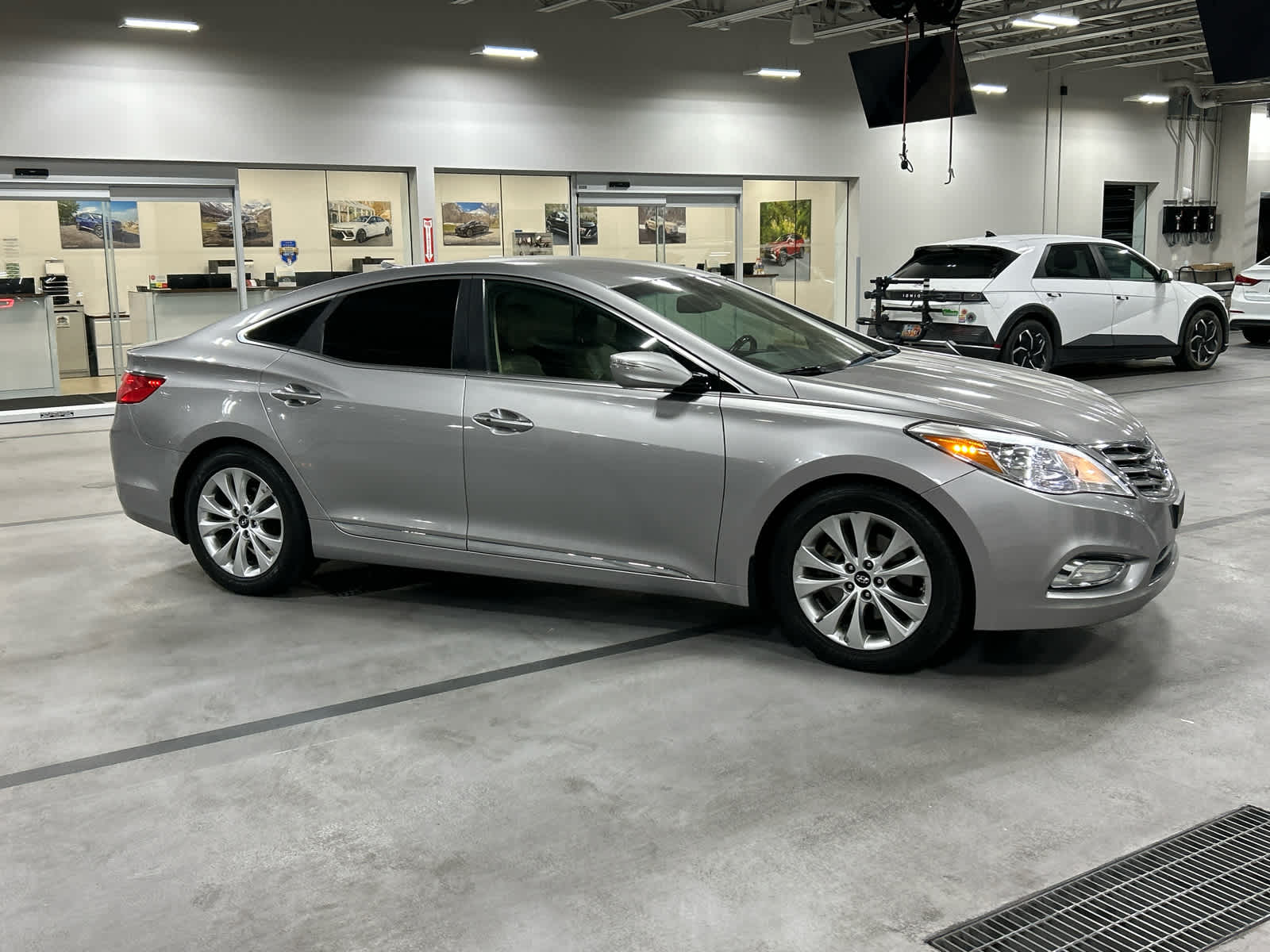 Vehicle image 7 of 46
