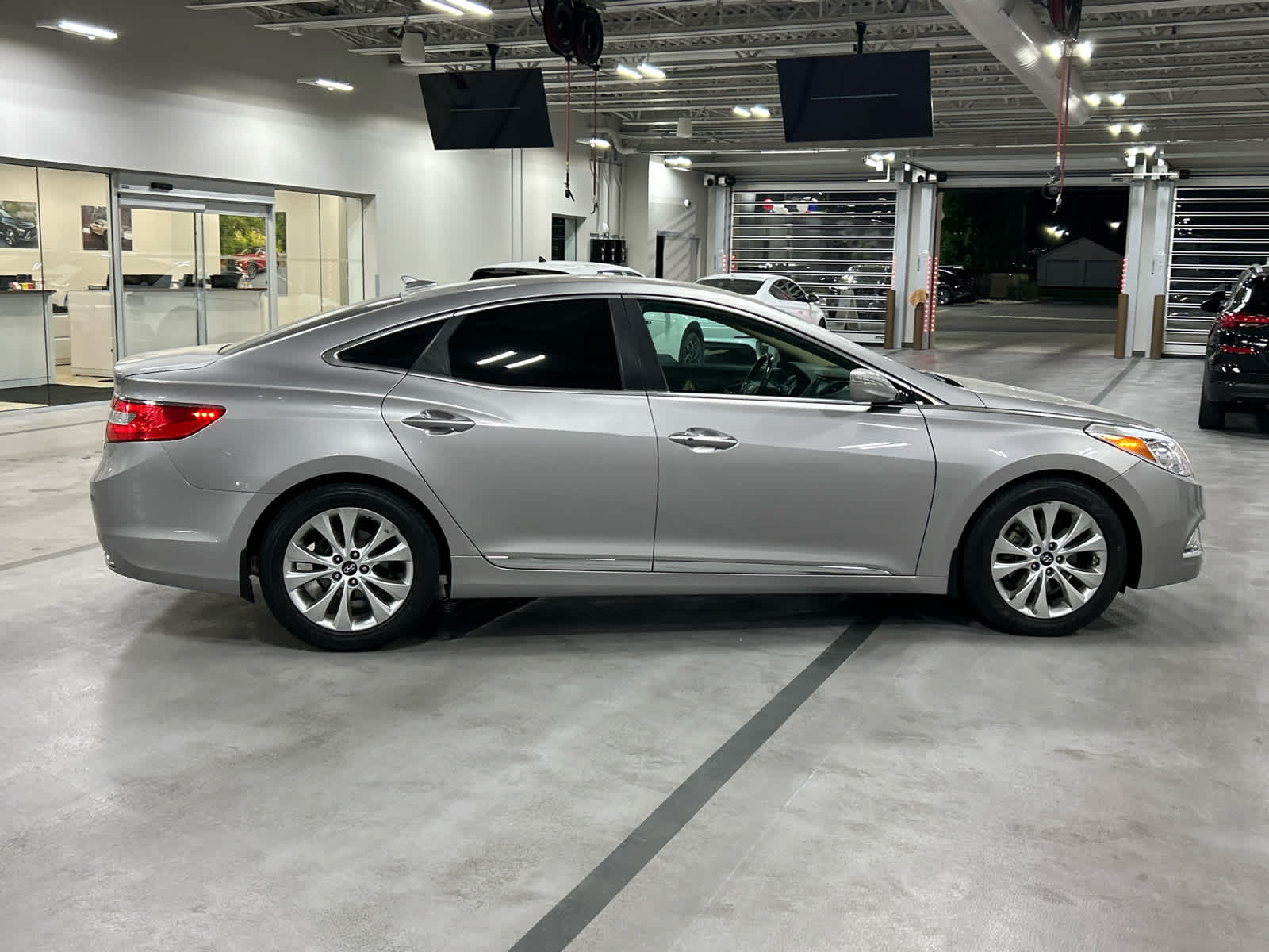 Vehicle image 10 of 46