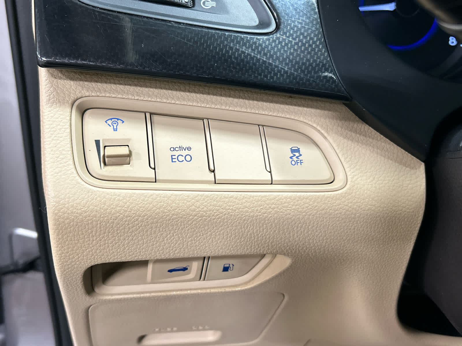 Vehicle image 40 of 46