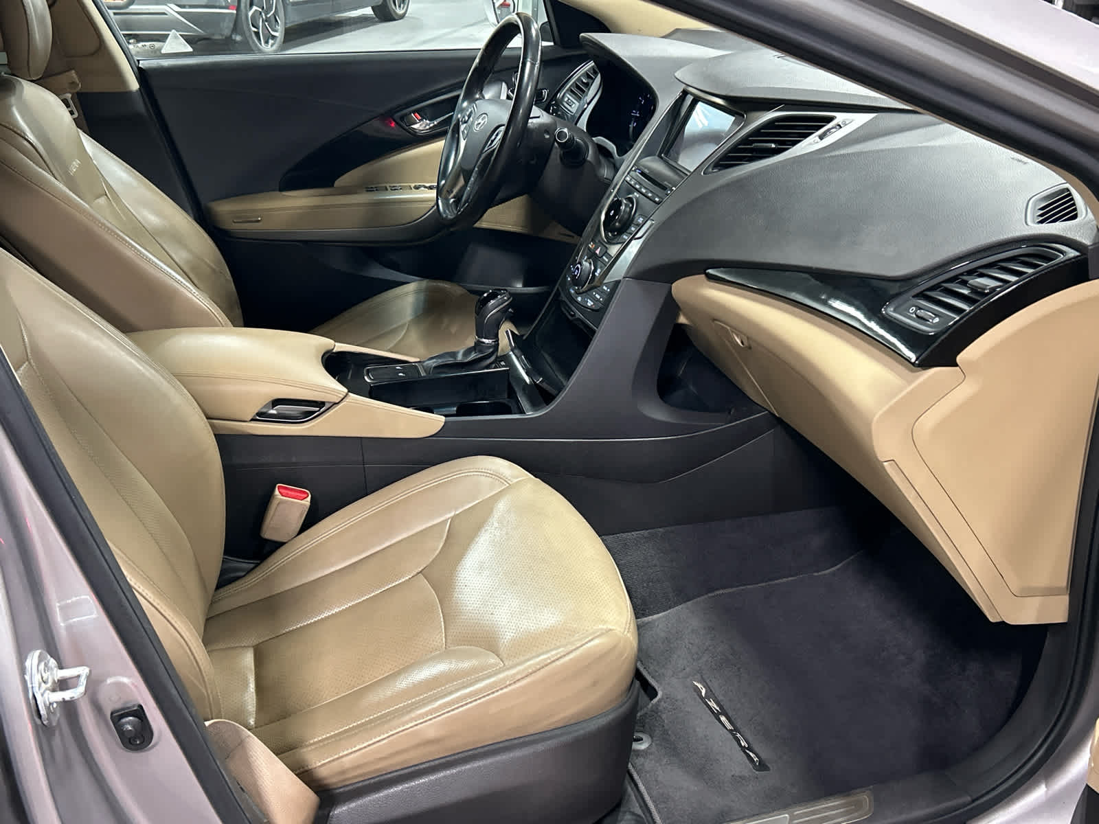 Vehicle image 43 of 46