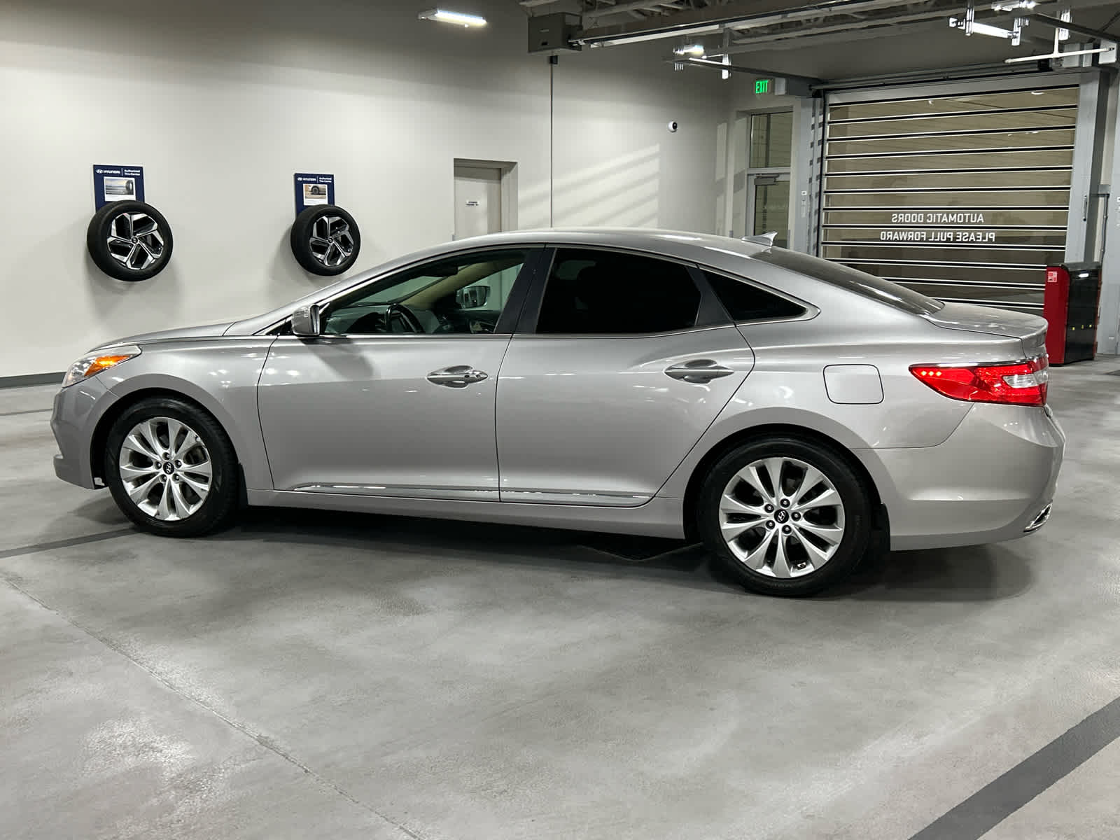 Vehicle image 17 of 46