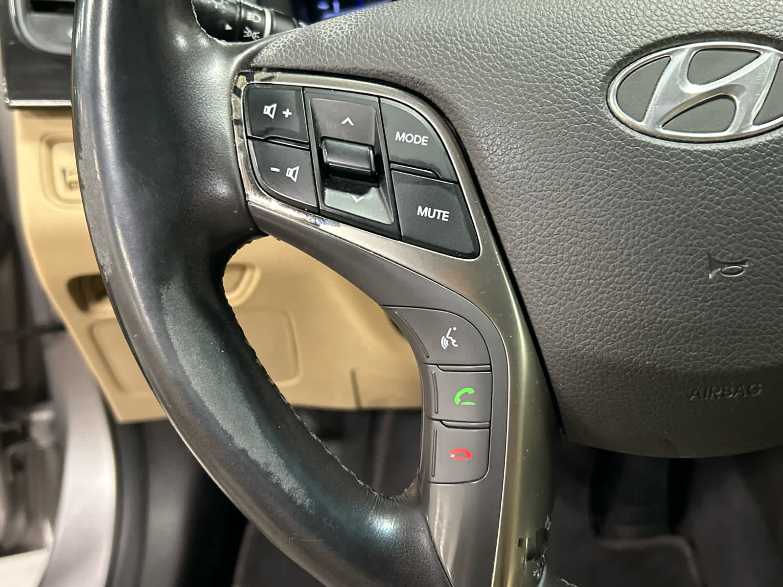 Vehicle image 33 of 46