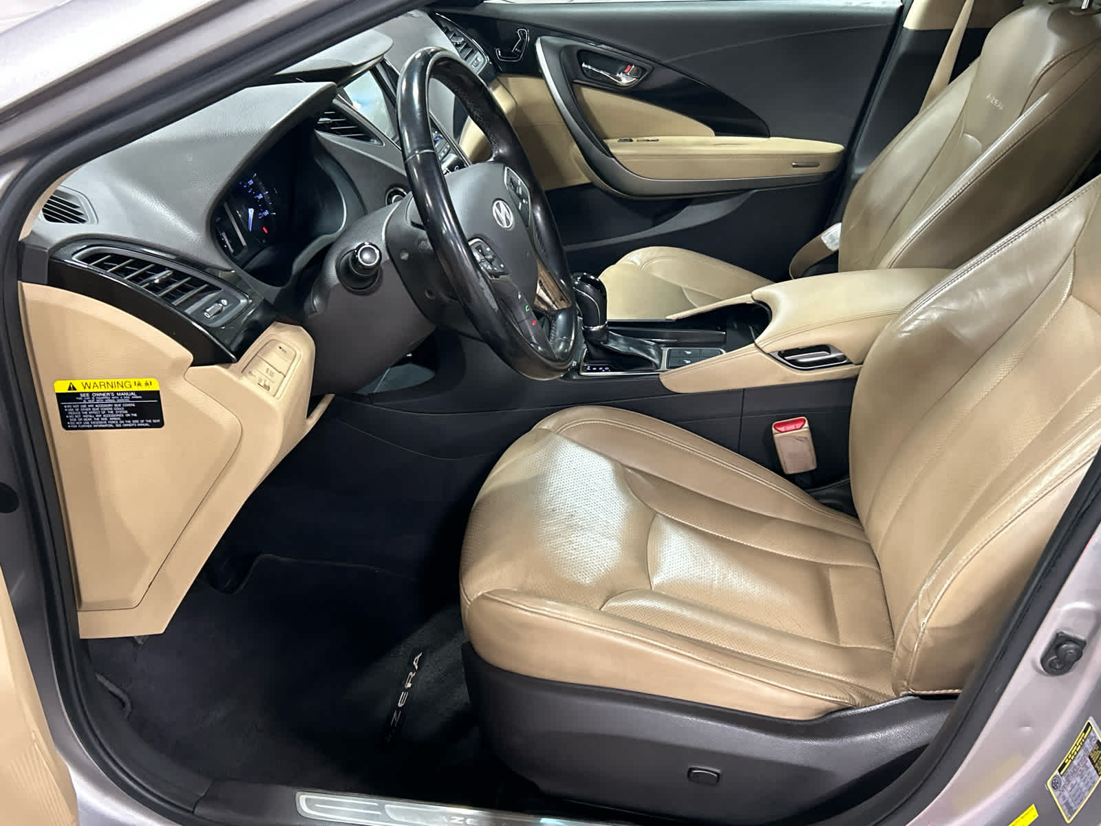 Vehicle image 27 of 46