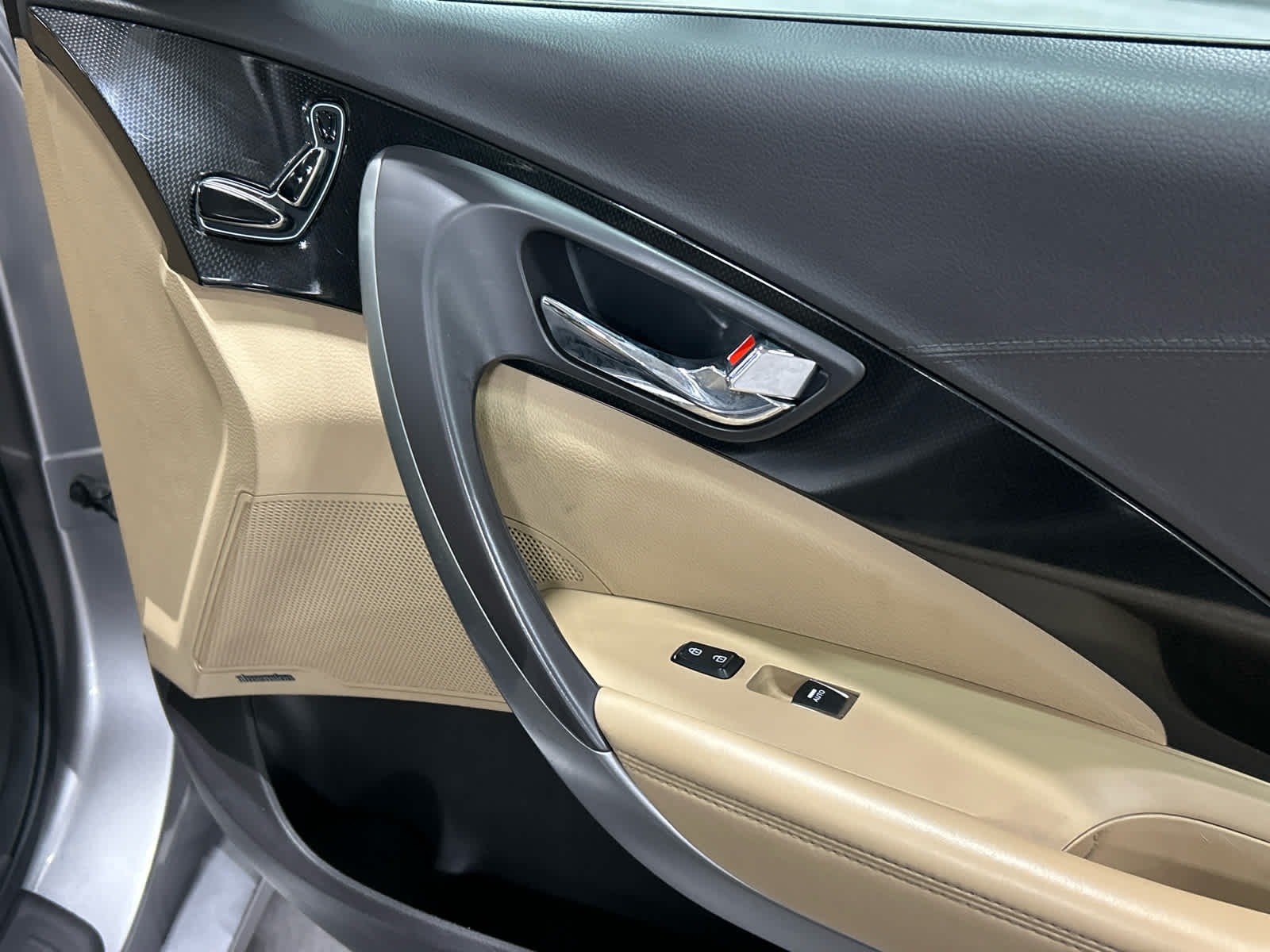Vehicle image 39 of 46