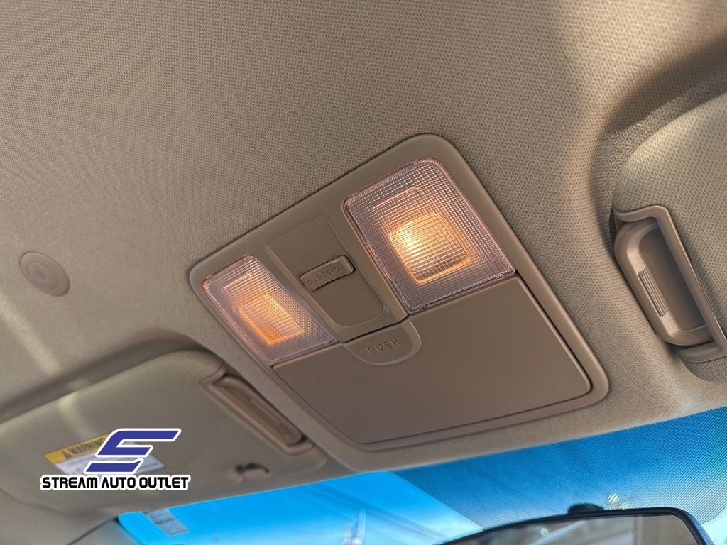 Vehicle image 17 of 39