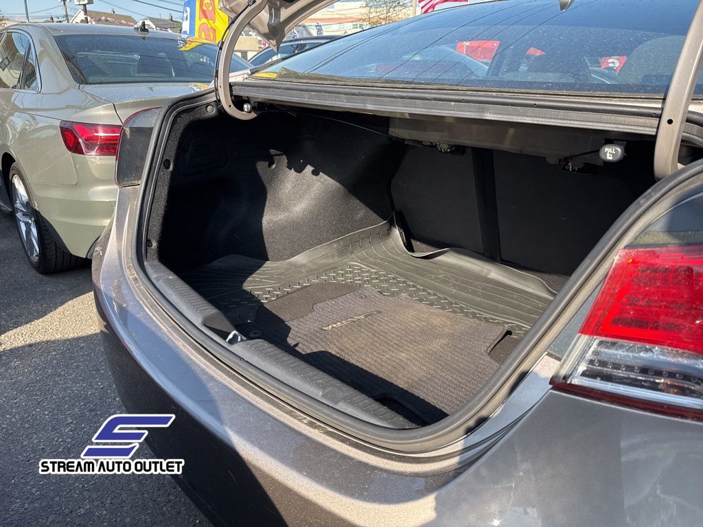 Vehicle image 8 of 39