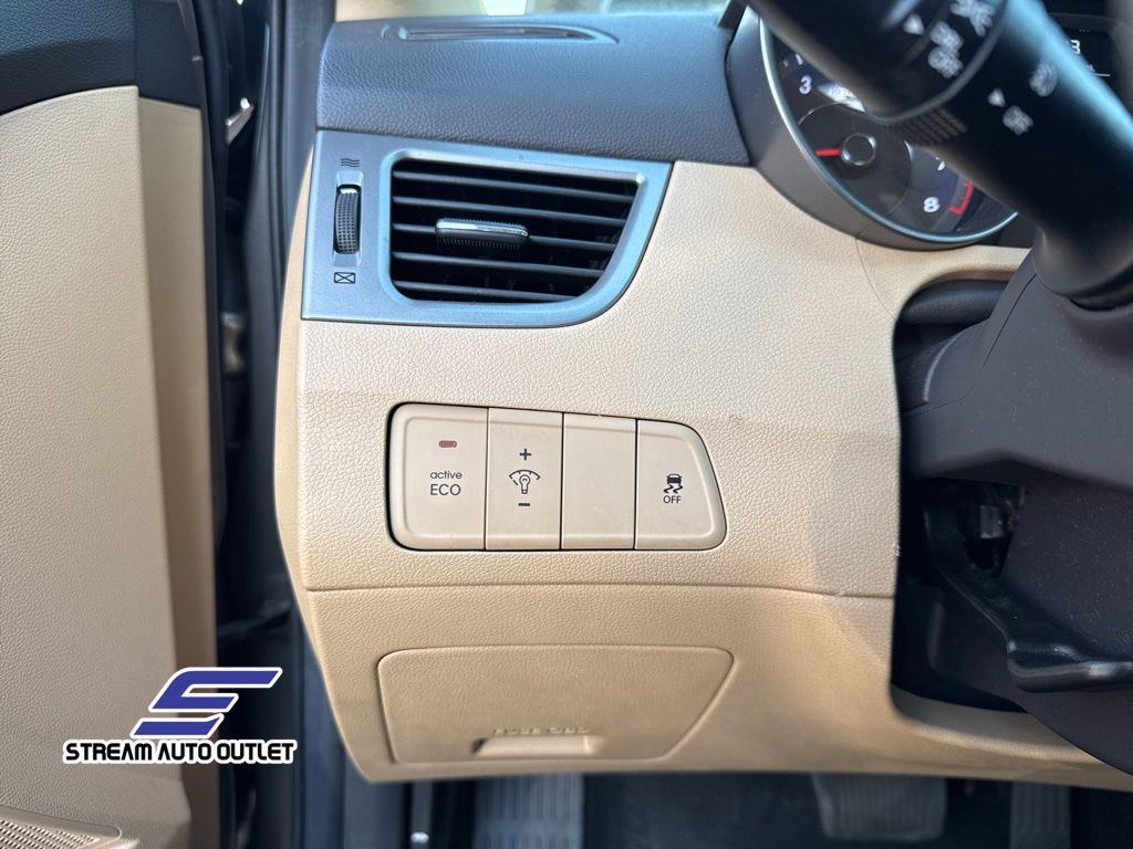 Vehicle image 31 of 39