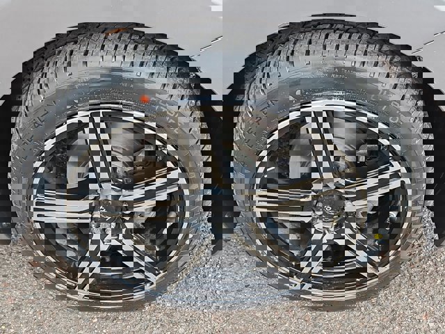 Vehicle image 11 of 20