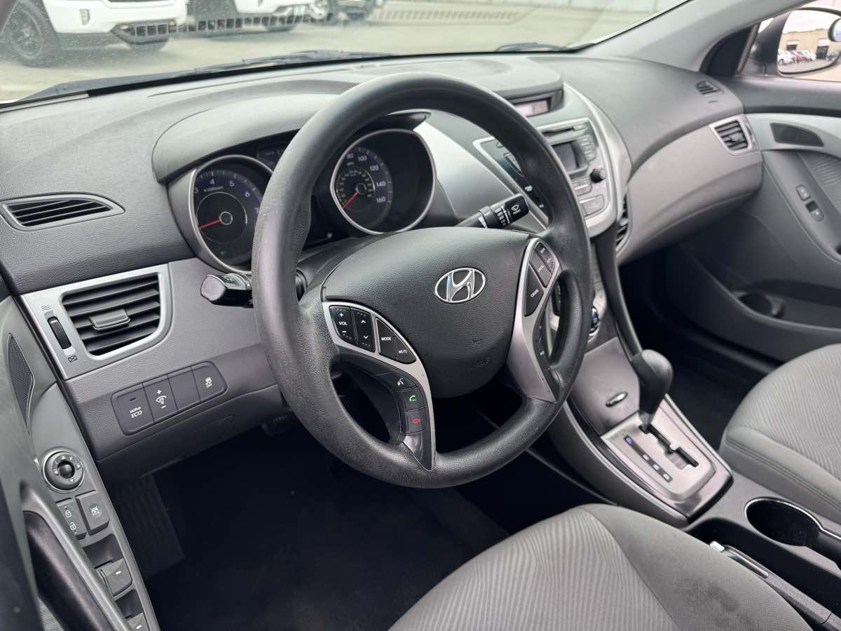 2013 Hyundai Elantra GLS Image 24 of 34