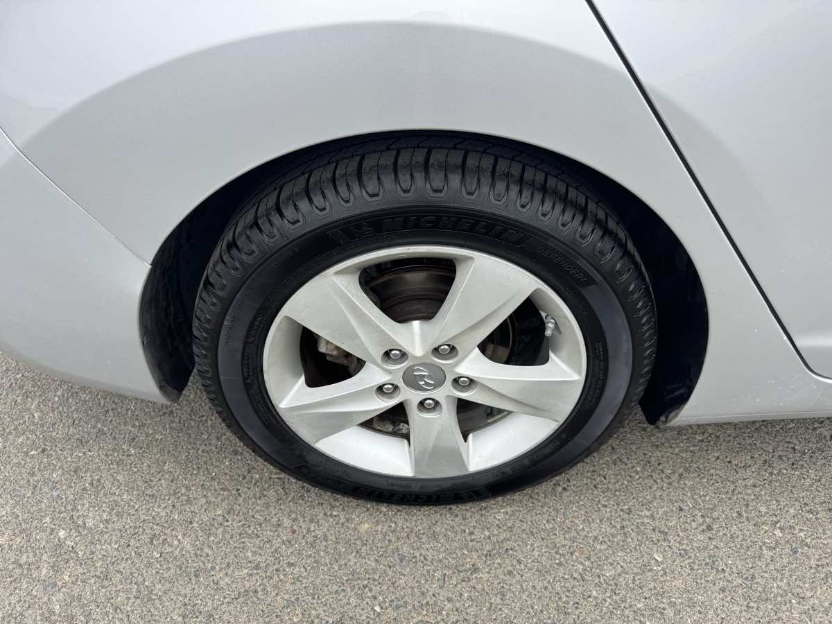 2013 Hyundai Elantra GLS Image 16 of 34