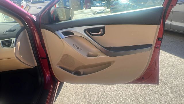 2013 Hyundai Elantra GLS PZEV Image 17 of 32