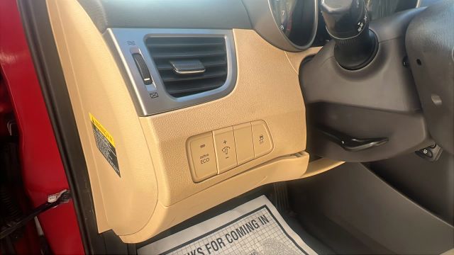 2013 Hyundai Elantra GLS PZEV Image 25 of 32