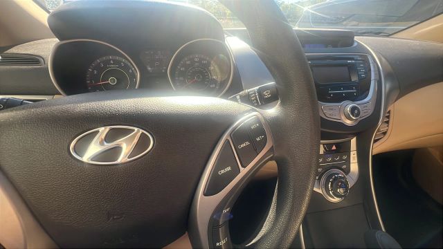 2013 Hyundai Elantra GLS PZEV Image 16 of 32