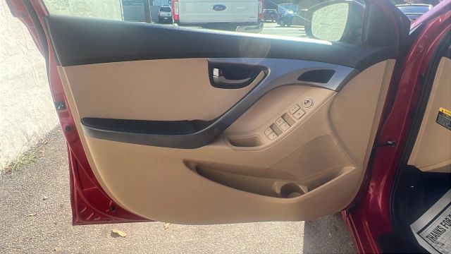 2013 Hyundai Elantra GLS PZEV Image 23 of 32