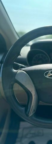 Vehicle image 10 of 12