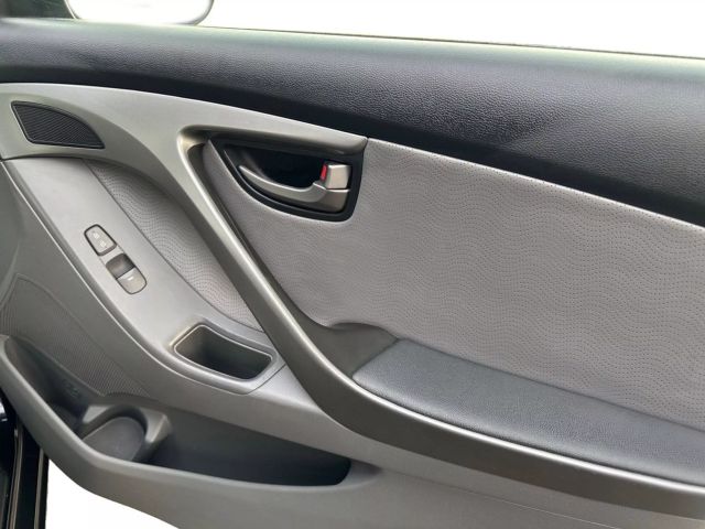 Vehicle image 21 of 24