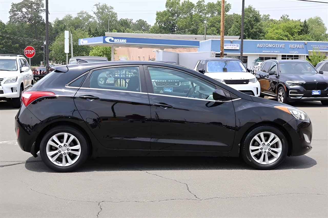 Vehicle image 26 of 30